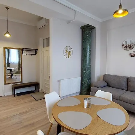 Castle **** 아파트 *