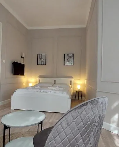 Apartman Castle **** *