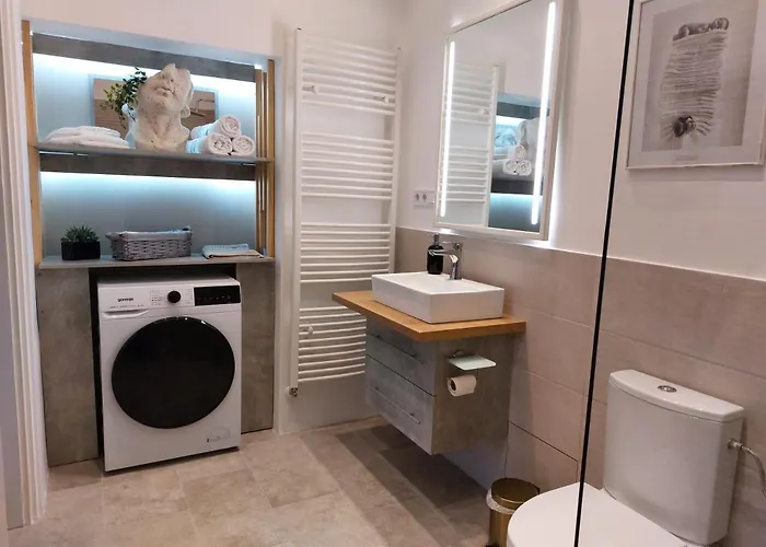 Apartman Castle **** *